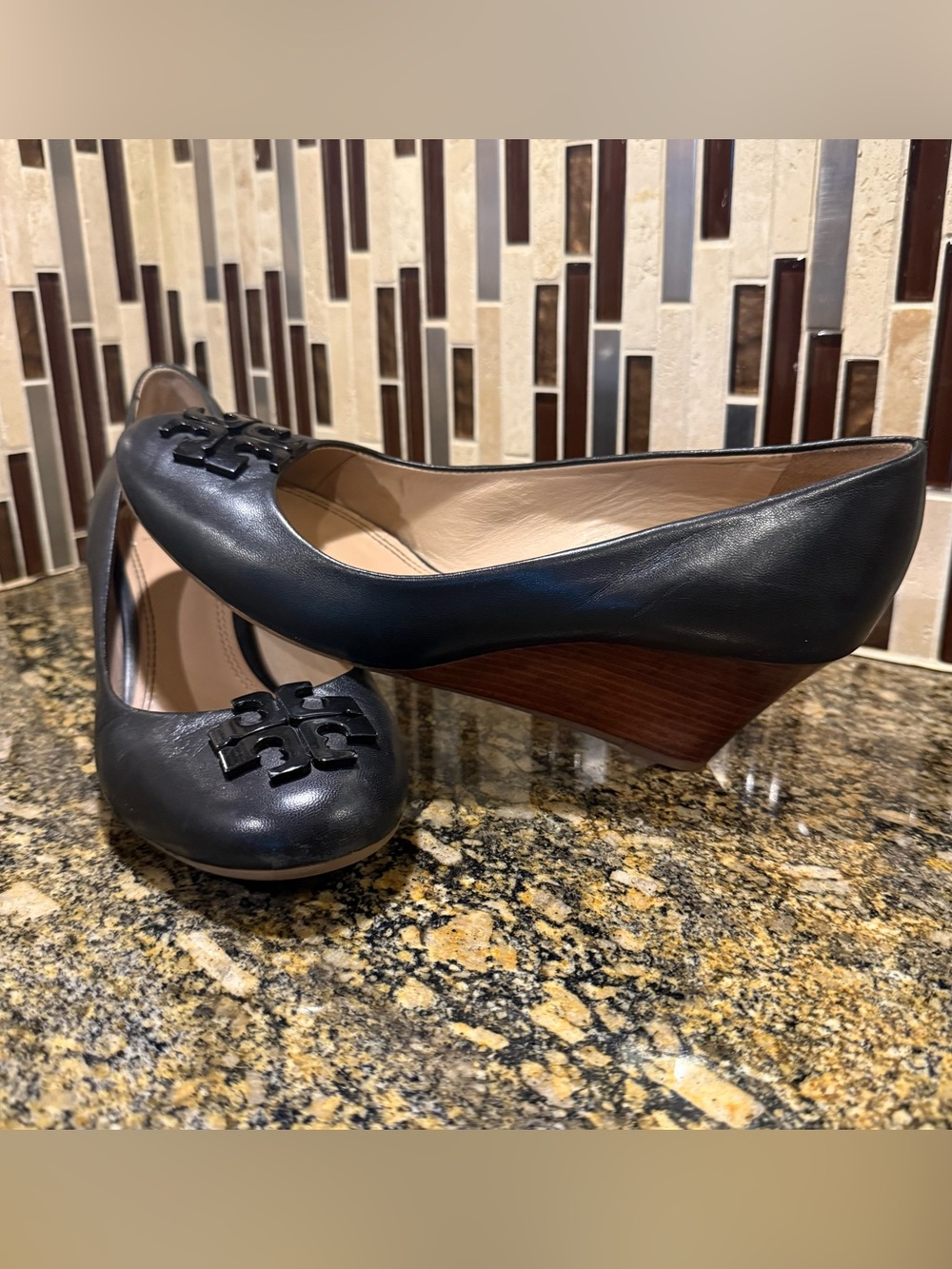 Tory Burch Authentic Black Leather Wood Wedge Dressy Pumps Logo Women’s Size 9.5